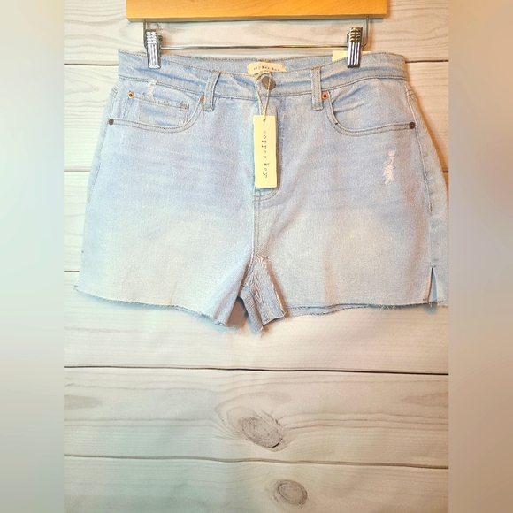 Copper Key Shorts Nwt Copper Key High Rise Frayed Hem Mom Shorts